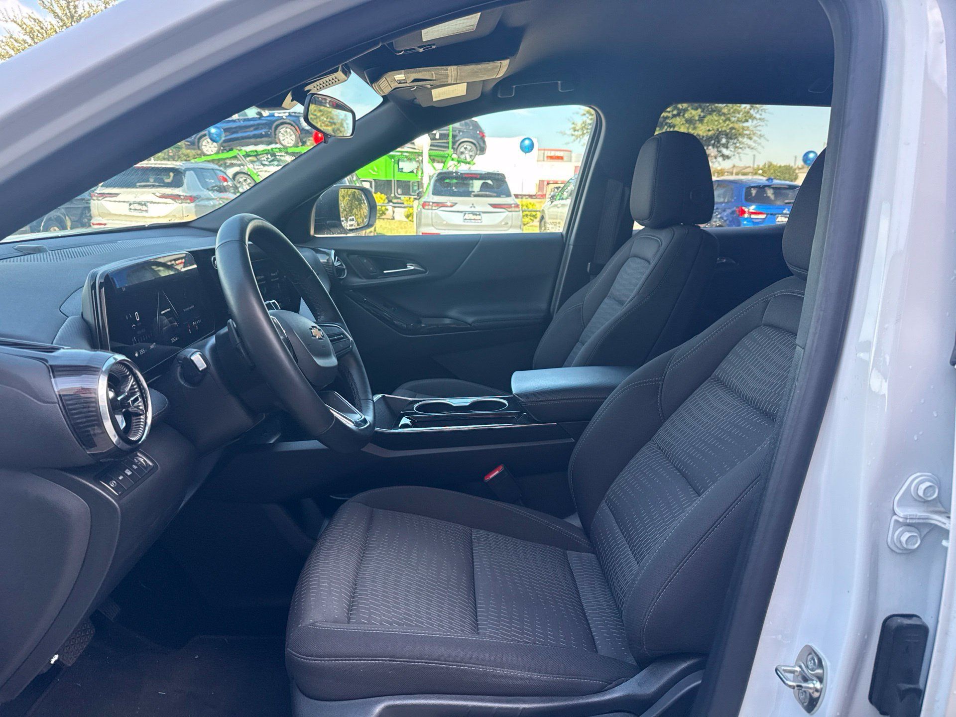 Used 2025 Chevrolet Equinox LT AWD/4WD image 7