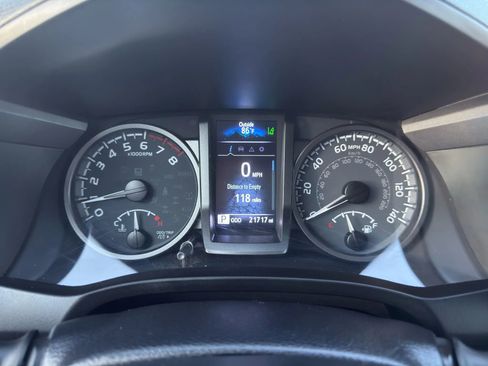 Used 2022 Toyota Tacoma TRD Off-Road w/ Technology Package image 19