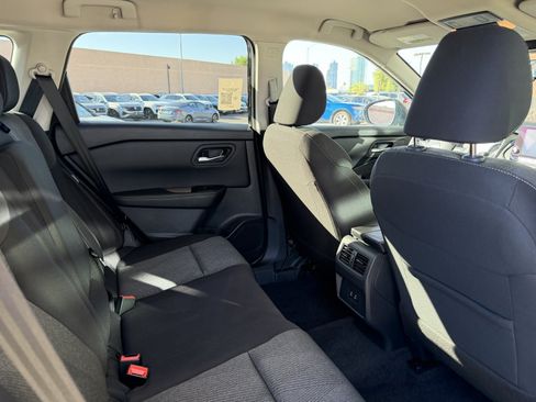 Used 2025 Nissan Rogue SV FWD image 36