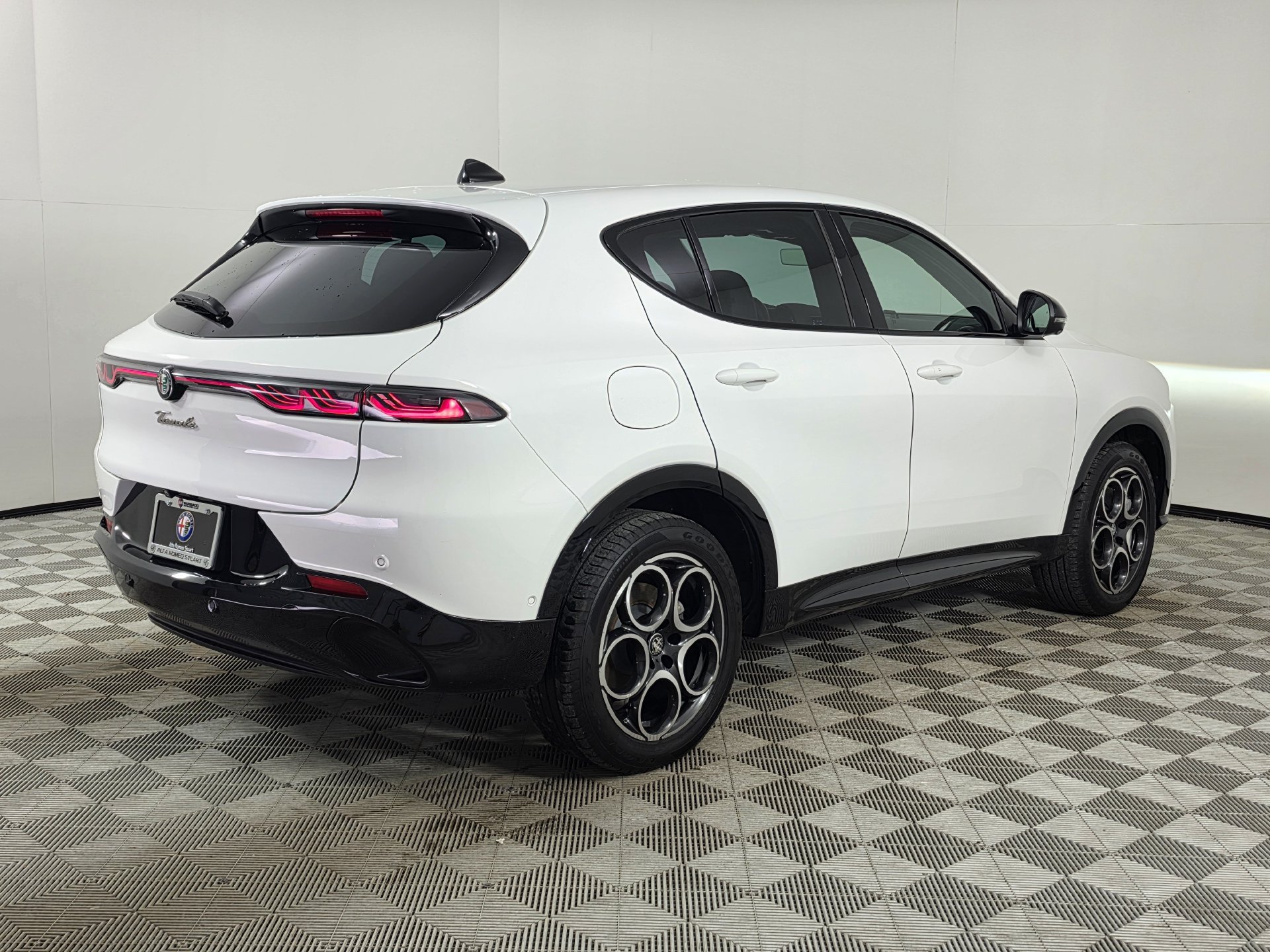 Used 2025 Alfa Romeo Tonale w/ Premium Package AWD/4WD image 7