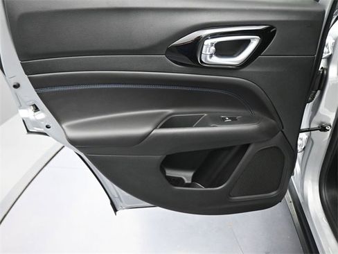 New 2026 Jeep Compass Latitude image 38