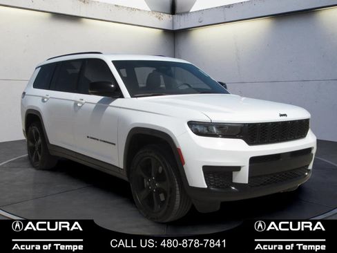 Used 2023 Jeep Grand Cherokee L Laredo RWD image 2
