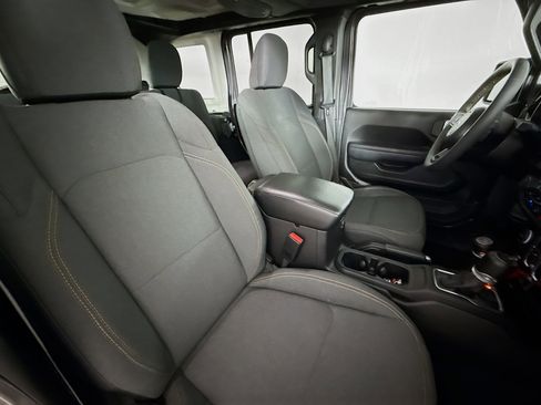 Used 2024 Jeep Wrangler Unlimited image 33