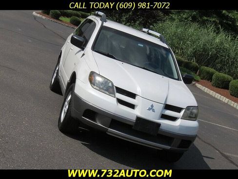 Used 2004 Mitsubishi Outlander LS image 22
