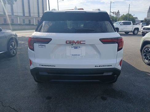 Used 2026 GMC Terrain Elevation w/ Elevation Premium Package FWD image 5