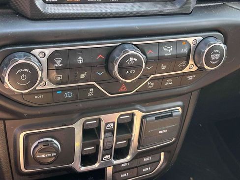 Used 2021 Jeep Wrangler Unlimited Sahara w/ Cold Weather Group AWD/4WD image 28