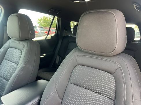Used 2025 Chevrolet Equinox LT w/ Safety and Technology Package FWD image 10
