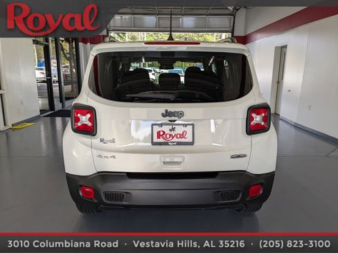Used 2022 Jeep Renegade Latitude image 3