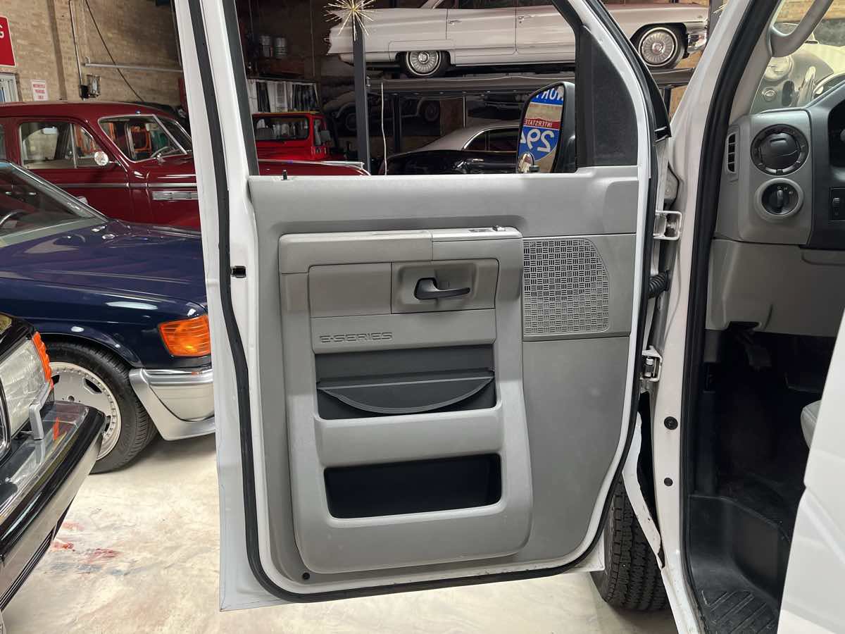 Used 2009 Ford E-350 and Econoline 350 Super Duty RWD image 19