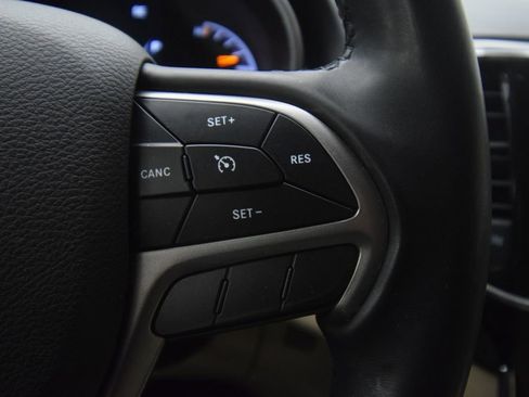 Certified 2022 Jeep Grand Cherokee Laredo E AWD/4WD image 35