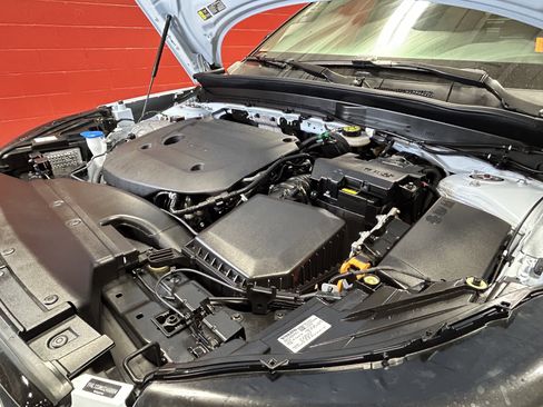 Used 2025 Volvo XC40 B5 Ultra w/ Climate Package image 19