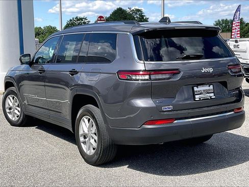 Used 2022 Jeep Grand Cherokee L Laredo w/ Luxury Tech Group I RWD image 11