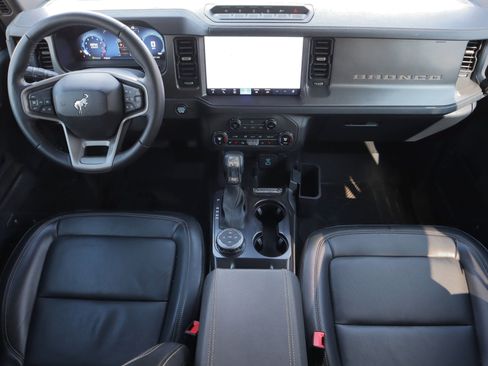 Used 2025 Ford Bronco Badlands image 6