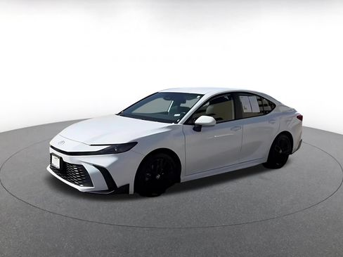 Used 2026 Toyota Camry SE FWD image 7