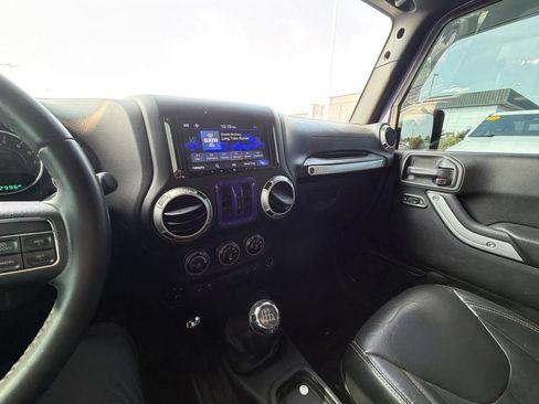 Used 2017 Jeep Wrangler Unlimited Sahara w/ Dual Top Group AWD/4WD image 17