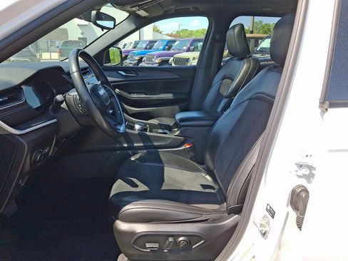 Used 2024 Jeep Grand Cherokee Altitude AWD/4WD image 24