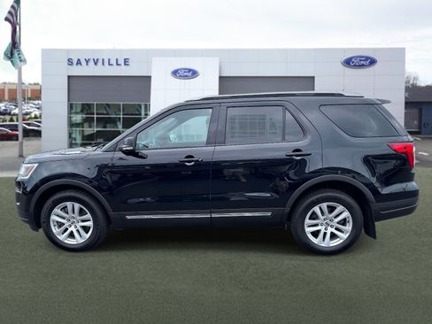 Used 2018 Ford Explorer XLT w/ Equipment Group 202A AWD/4WD image 2