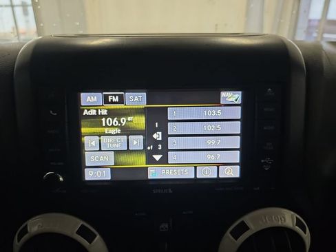 Used 2014 Jeep Wrangler Unlimited Sahara AWD/4WD image 18