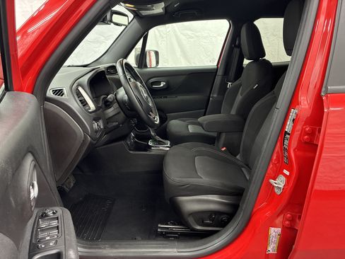 Used 2021 Jeep Renegade Latitude AWD/4WD image 12