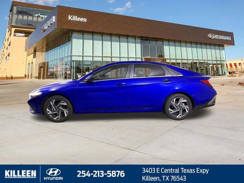 Used 2025 Hyundai Elantra SEL FWD image 5