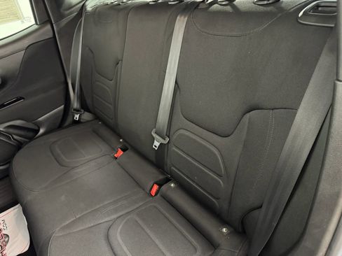 Used 2020 Jeep Renegade Latitude AWD/4WD image 34