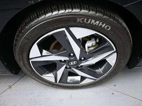 Certified 2023 Hyundai Elantra Limited w/ Preferred Accessory Package image 13