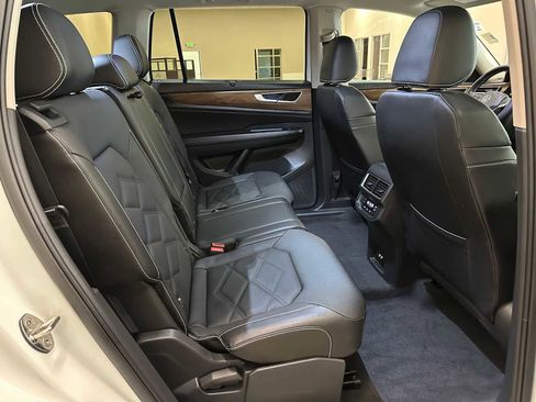 Used 2024 Volkswagen Atlas SE w/ Black Wheel Package AWD/4WD image 25