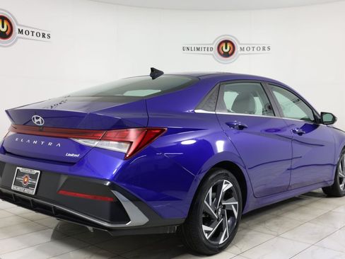 Used 2025 Hyundai Elantra Limited FWD image 3