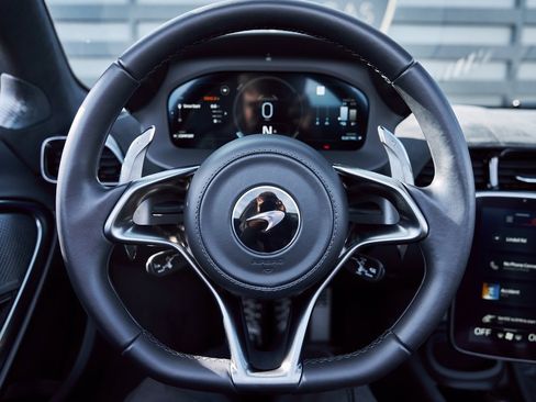 Used 2025 McLaren Artura Spider image 54