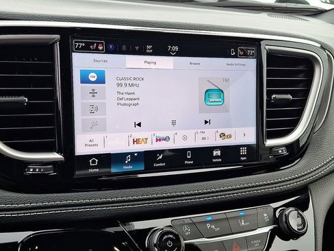 New 2026 Chrysler Pacifica Select FWD image 3