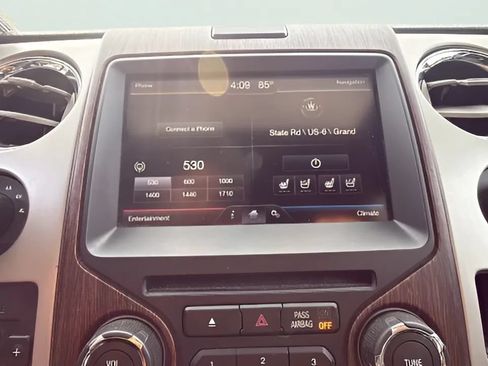 Used 2014 Ford F150 Lariat w/ Equipment Group 502A Luxury AWD/4WD image 17