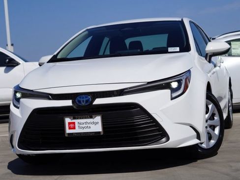 Used 2024 Toyota Corolla LE FWD image 4