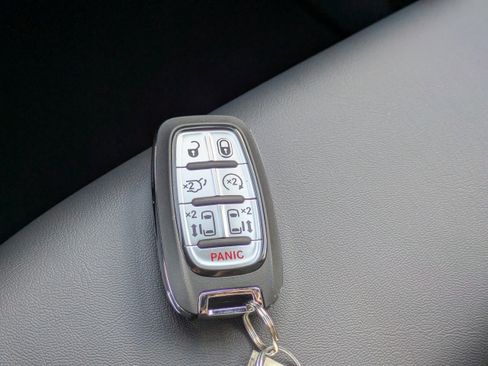 New 2026 Chrysler Pacifica Select w/ S Appearance Package image 34