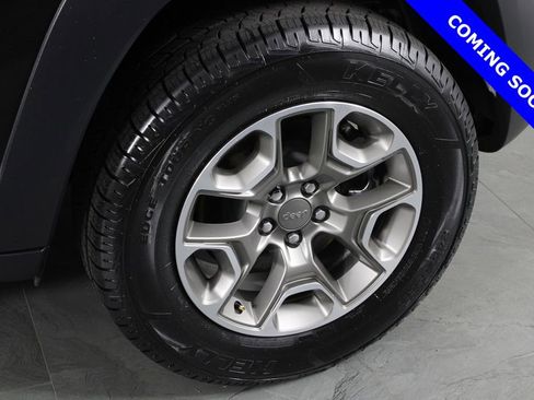 Used 2022 Jeep Cherokee Trailhawk w/ Premium Leather Package image 9