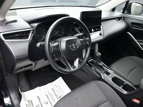 Certified 2025 Toyota Corolla Cross LE image 18