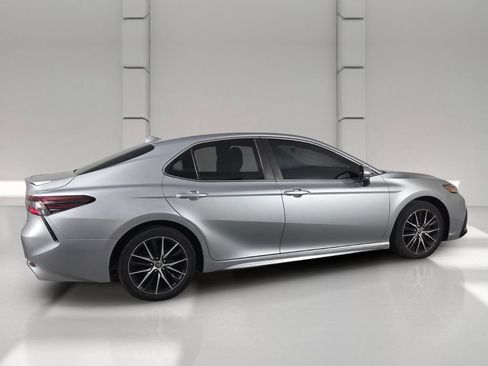 Used 2022 Toyota Camry SE FWD image 5