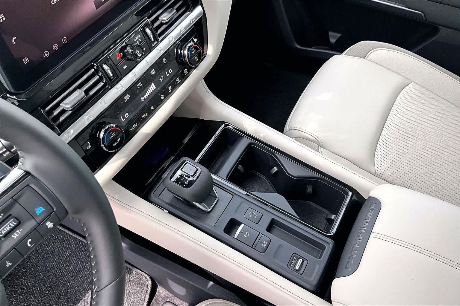 New 2026 Nissan Pathfinder SL FWD image 7