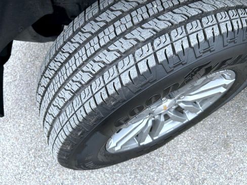 Used 2024 Chevrolet Colorado LT w/ LT Convenience Package image 23