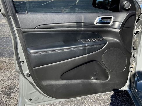 Used 2021 Jeep Grand Cherokee Laredo X image 17