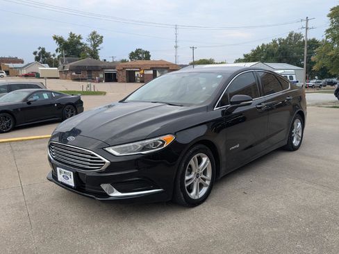 Used 2018 Ford Fusion SE w/ Equipment Group 602A image 2