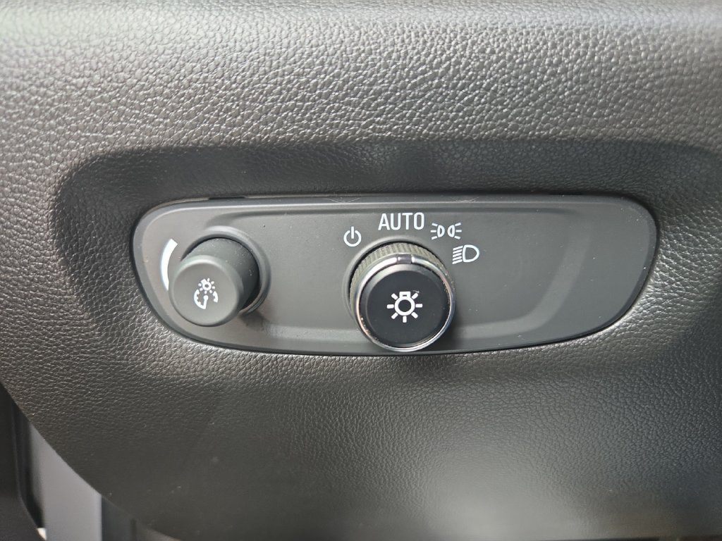 Used 2023 Chevrolet Traverse High Country w/ LPO, Floor Liner Package AWD/4WD image 21