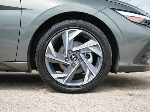 Used 2025 Hyundai Elantra SEL image 10