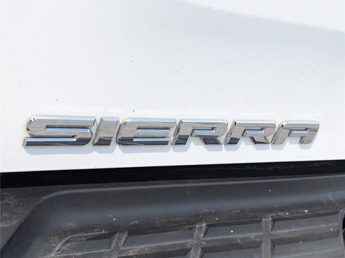 Used 2013 GMC Sierra 2500 Denali w/ Suspension Package, Off-Road AWD/4WD image 9