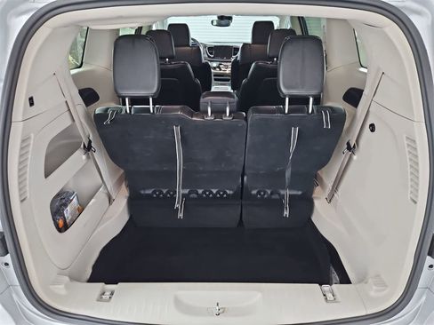 Used 2024 Chrysler Pacifica Touring-L image 34