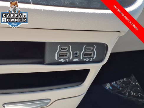 Used 2024 Chrysler Pacifica Touring-L FWD image 23