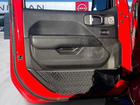 Used 2018 Jeep Wrangler Unlimited Sahara w/ LED Lighting Group image 17