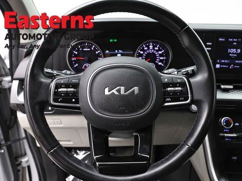 Used 2022 Kia Carnival LX image 10