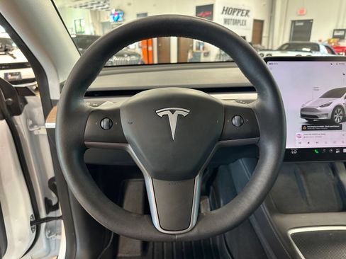 Used 2023 Tesla Model Y Long Range AWD/4WD image 17