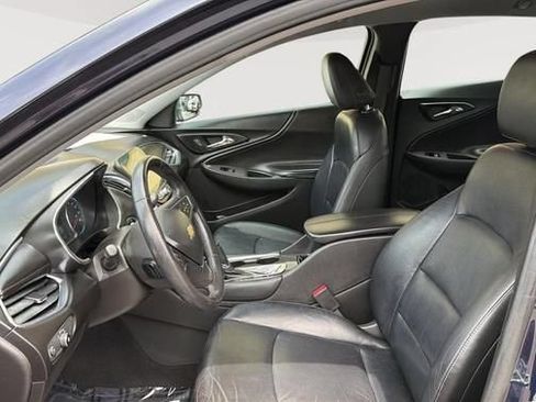 Used 2017 Chevrolet Malibu LT w/ Leather Package FWD image 9