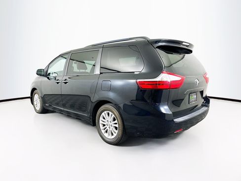 Used 2015 Toyota Sienna XLE FWD image 5